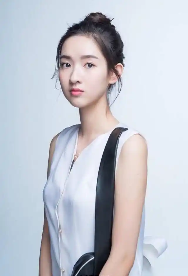 《夏至未至》中高颜值女配李嫣然扮演着王玉雯有没有get到她的美?