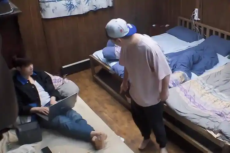 "背景强大"张婧仪:叫陈坤爹获周迅撑腰,黄磊不敢惹被陈飞宇宠坏_姑姑