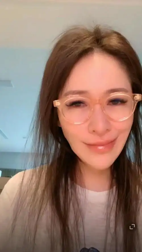 萧亚轩承认跟小16岁男友已分手,近况曝光脸部变形,健康引担忧_腾讯