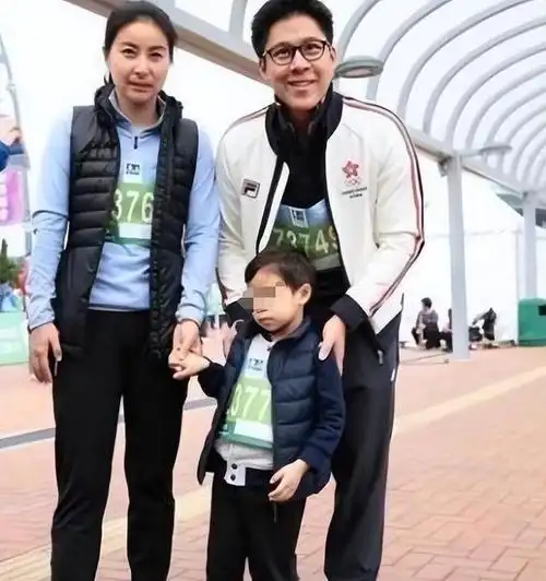 郭晶晶与霍启刚:低调豪门背后的正能量当其他豪门贵妇们炫耀奢华时