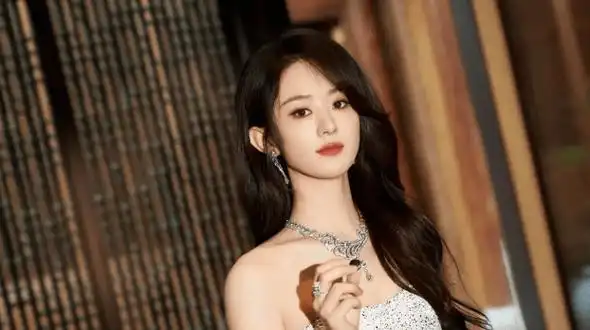 《酱园弄》戛纳阵容出炉,超员需自费,杨幂赵丽颖咖位高下立见!