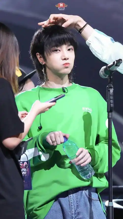 花花张碧晨,他们的女儿正脸照曝光,几乎是一比一复刻华晨宇_声音_音乐