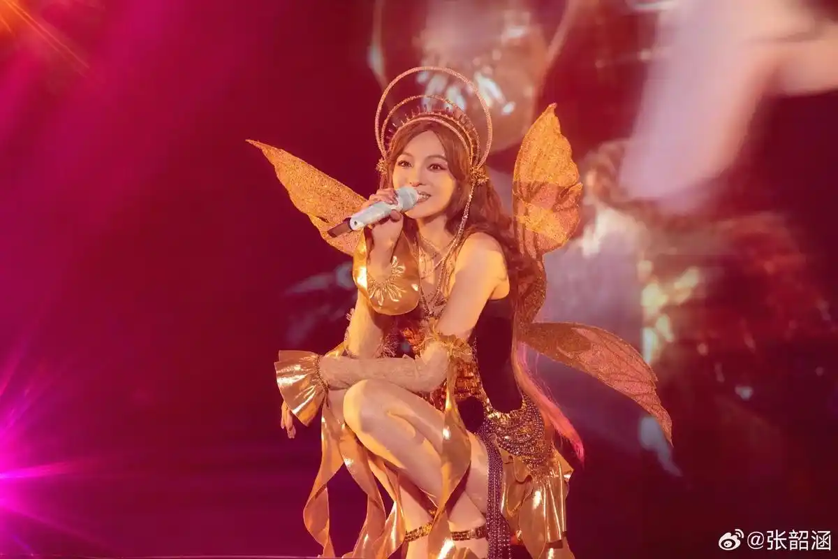 张韶涵这次的演唱会的妆造真的绝了!
