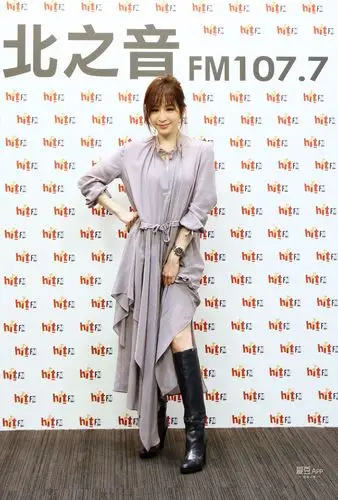 [消息]王心凌为新专辑造势笑言"恋爱蛮有种" 新歌《在青春迷失的咖啡