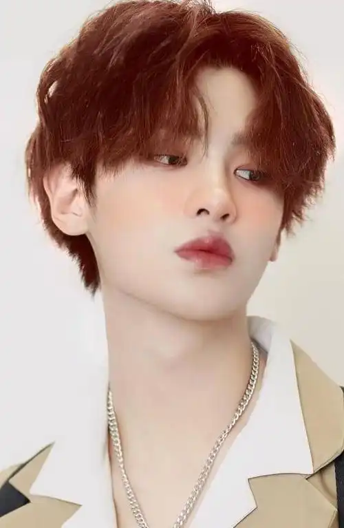 黄明昊最近脱粉严重,褪去偶练光环,学王一博转战主持增加曝光度