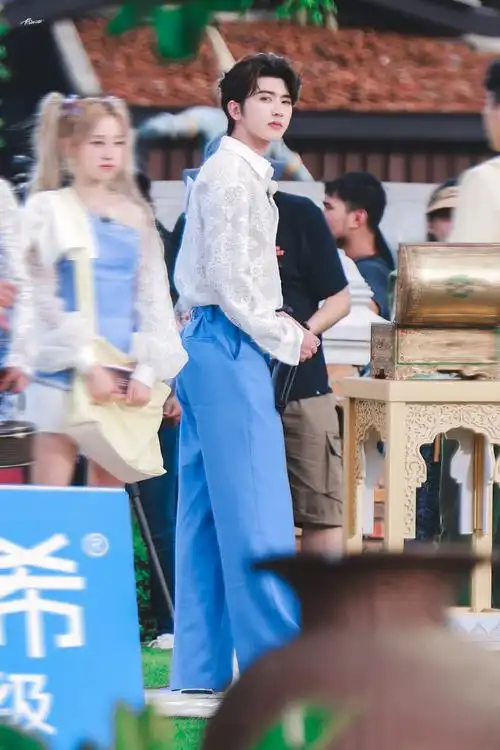 蔡徐坤泰国路透##蔡徐坤曼谷录制跑男人气好高