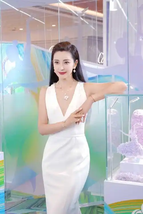 李冰冰新写真照,化一抹纯白为裙,美若天仙,气质绝了