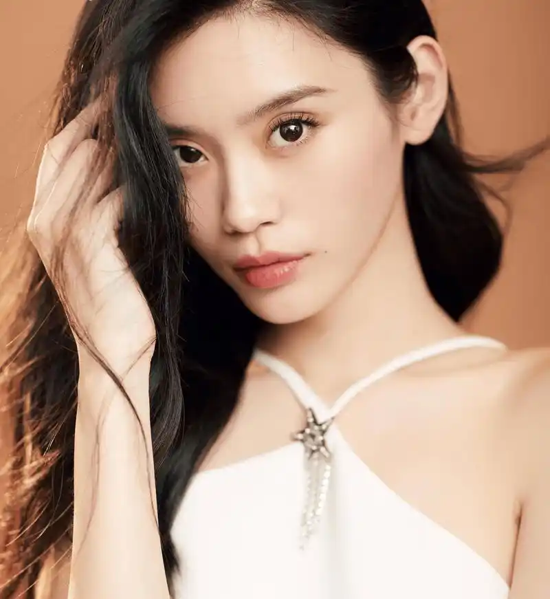 不愧是维密超模!34岁奚梦瑶,饱满性感如此迷人啊