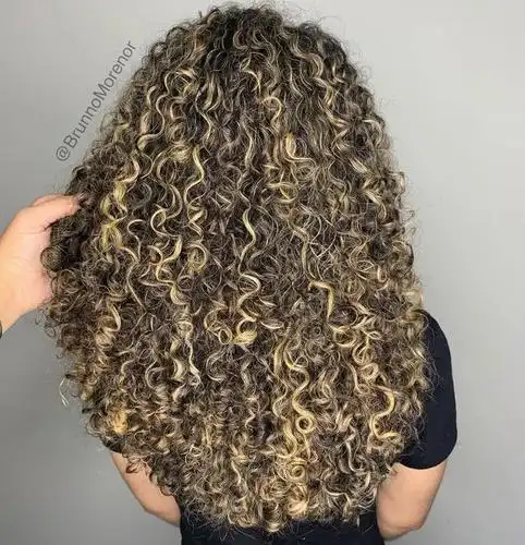 2021发型就选烫卷卷,蓬松保暖真洋气,喜欢别错过