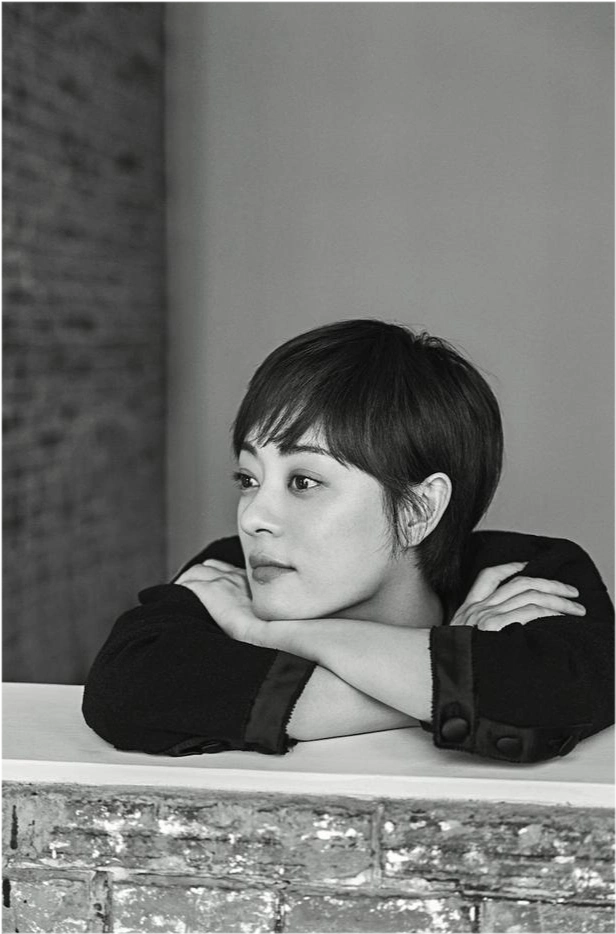 原创孙俪时尚大片终于不翻车!简约风照样穿出高级感,短发利落又优雅