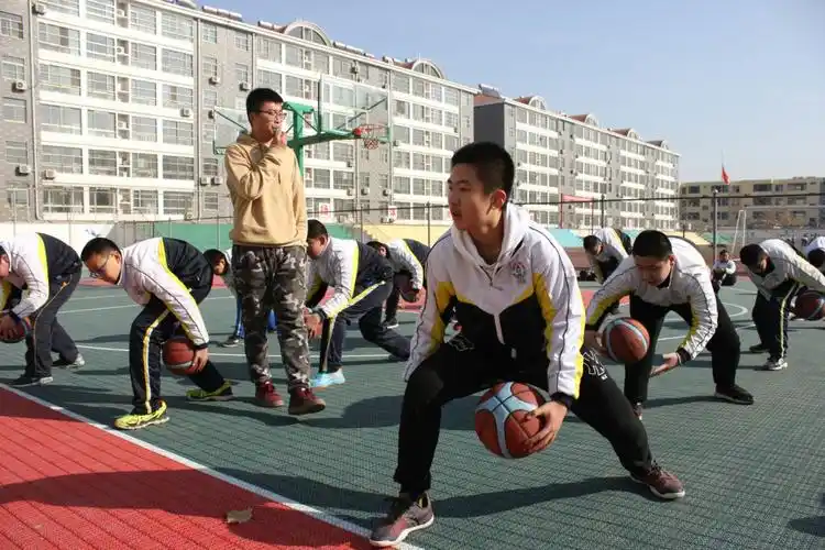 观摩梁延超老师的篮球课