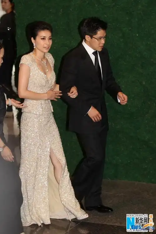 郭晶晶保定回门宴取消 传因夫家不满闹翻(组图)