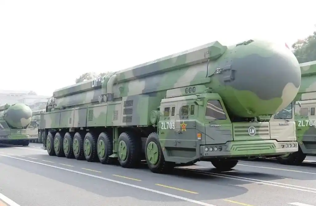 东风41 射程14000公里 自重60吨 带10枚分导弹核弹 - 抖音