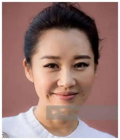 许晴终究是老了,浓妆艳抹遮不住衰老迹象,所谓美颜都靠营销?