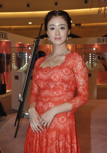 蒋欣太爱穿蕾丝裙看着有点显壮清纯端庄风穿搭更合适