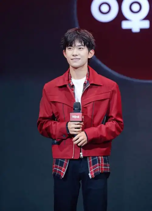 易烊千玺官方身高2020