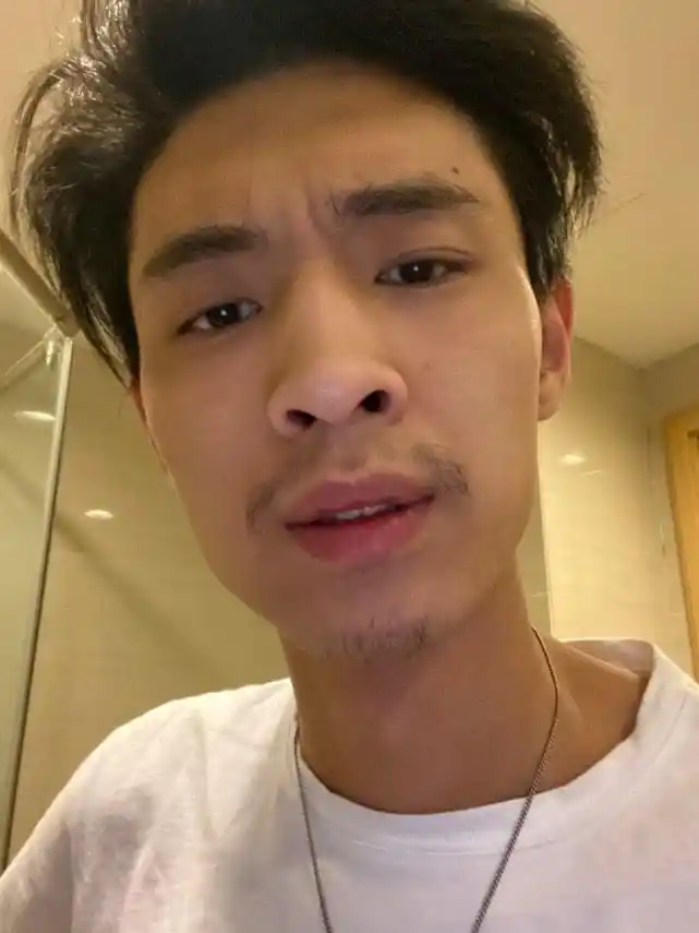 丝毫没有偶像包袱的来自直男的自拍黑洞