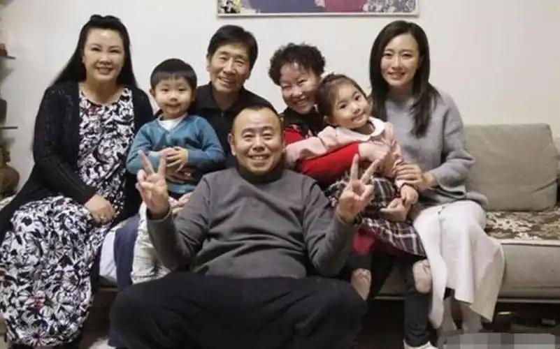 潘长江女儿潘阳怎么跟以前长的不一样了