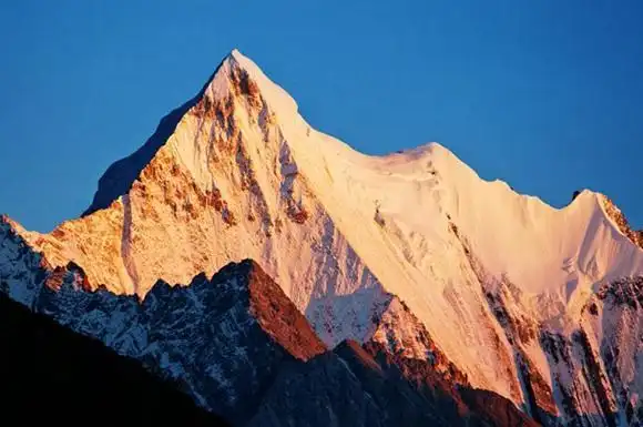看山要看极高山:盘点四川甘孜州十大最美山峰