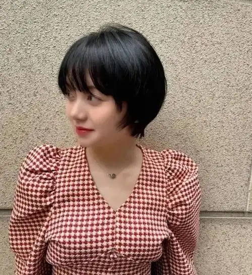 中性风短发正流行 这么剪头发又甜又飒_女生短发 - 美发站