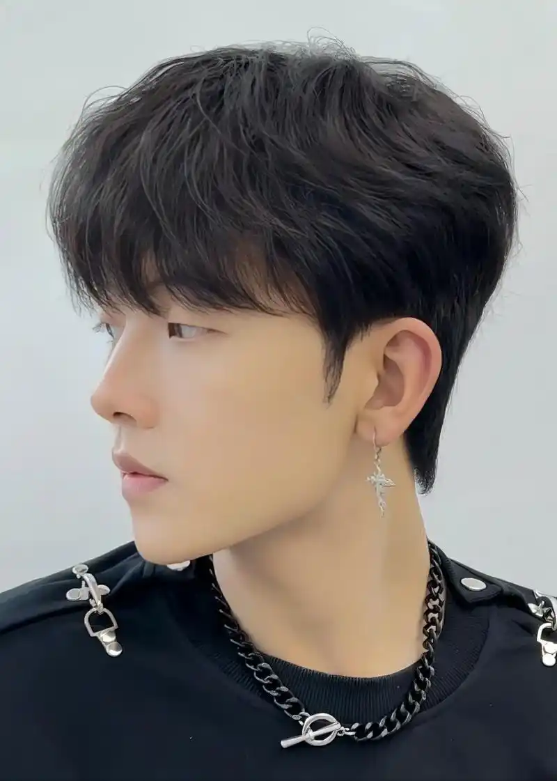 想看看你们00后都留什么发型#男士少年感发型推荐 #附近哪里 - 抖音