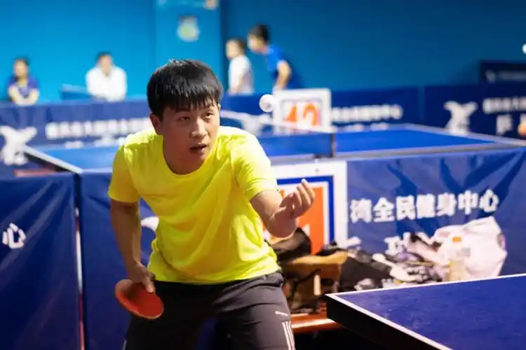 乒乓球比赛活动照片