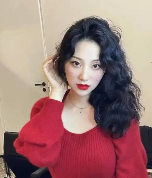 岁女人烫头发:记住"三烫三不烫",显年轻气质,头发蓬松洋气|烫发|发型