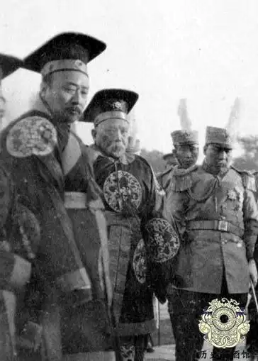 一组袁世凯天坛祭天大典老照片身穿龙袍坐着八抬大轿