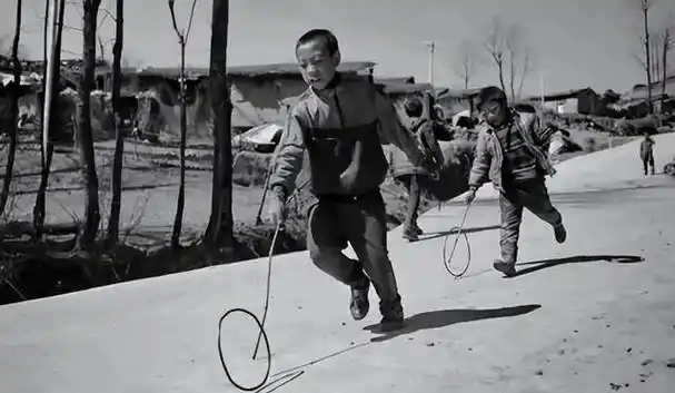 一组四十年前的老照片你的童年是这样么有没有戳中你的泪点