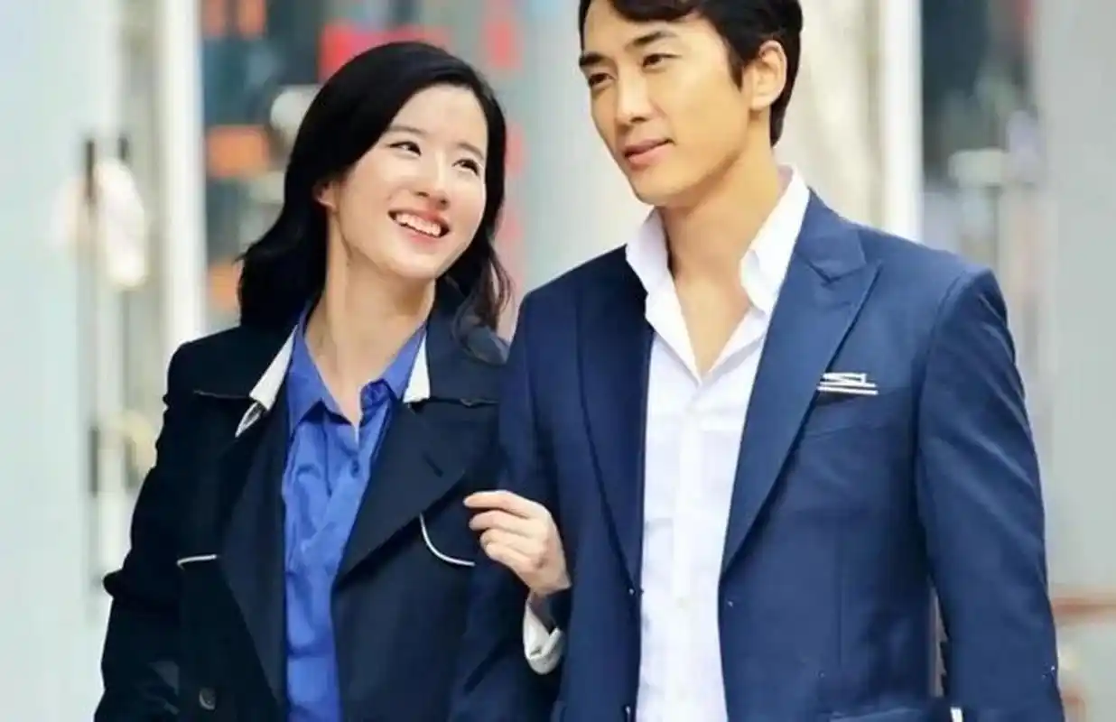 据说多年来,刘亦菲只公开过一个男朋友,那就是宋承宪.