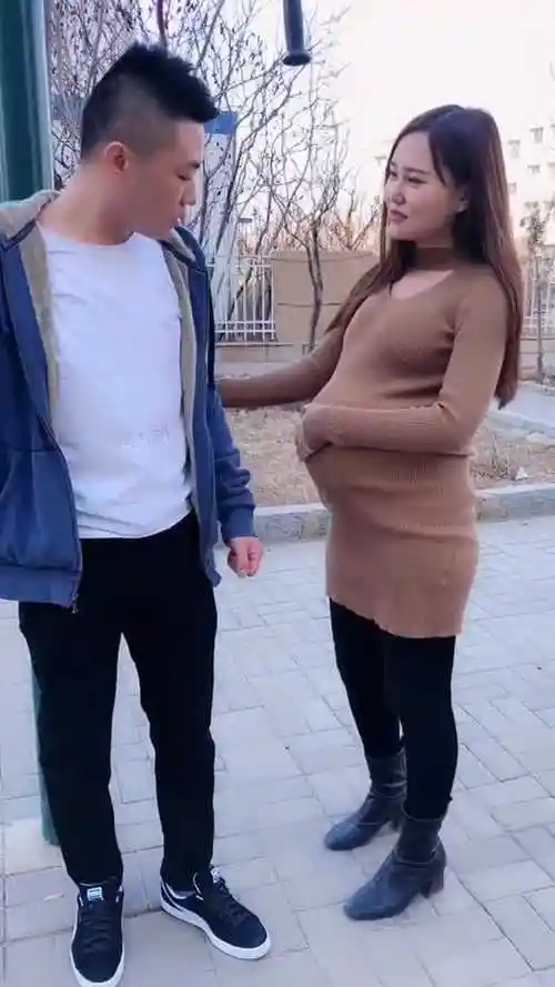 前女友怀孕告诉我当年是我不行我看了看老婆怀孕的肚子扎心了