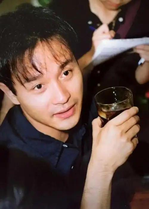 为什么张国荣那么帅,但是总是想不起来他长什么样?