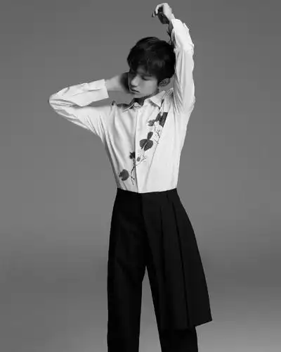 王源各式衬衫合集,可以完美驾驭任意款式衬衫,帅气十足