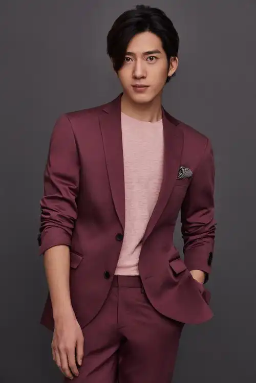 井柏然生日曝光新写真 变身花儿与少年温暖袭来