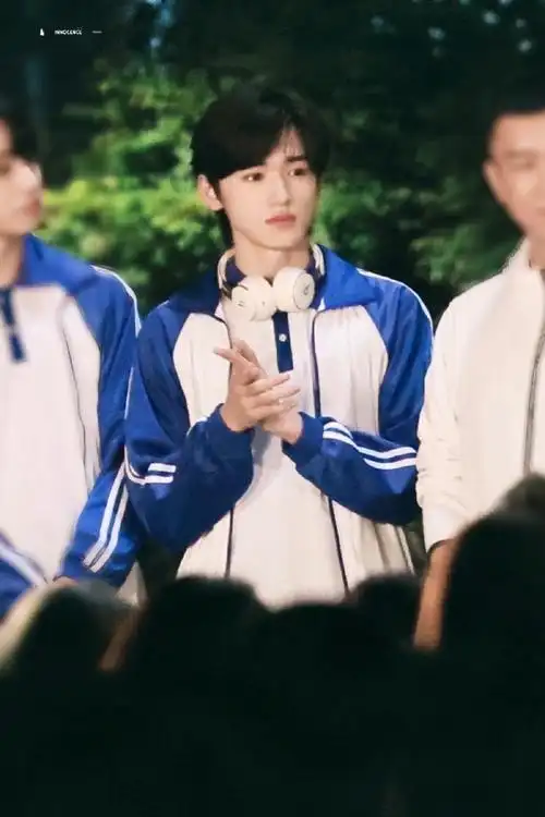 宋亚轩蓝白校服路透