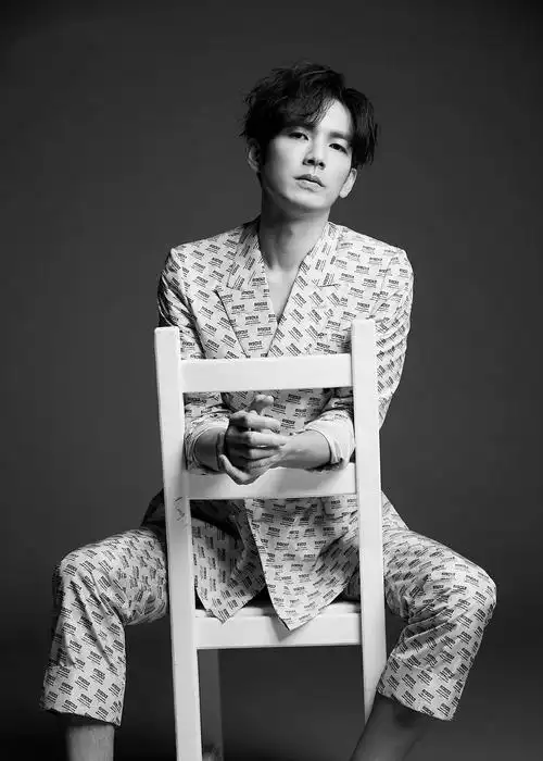 钟汉良最新时尚写真尽显射手座特性多种风格信手拈来完美驾驭