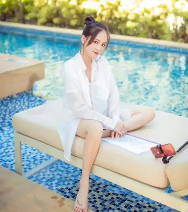 星光背后的隐私之争:陈乔恩身材惊艳照片曝光引发思考