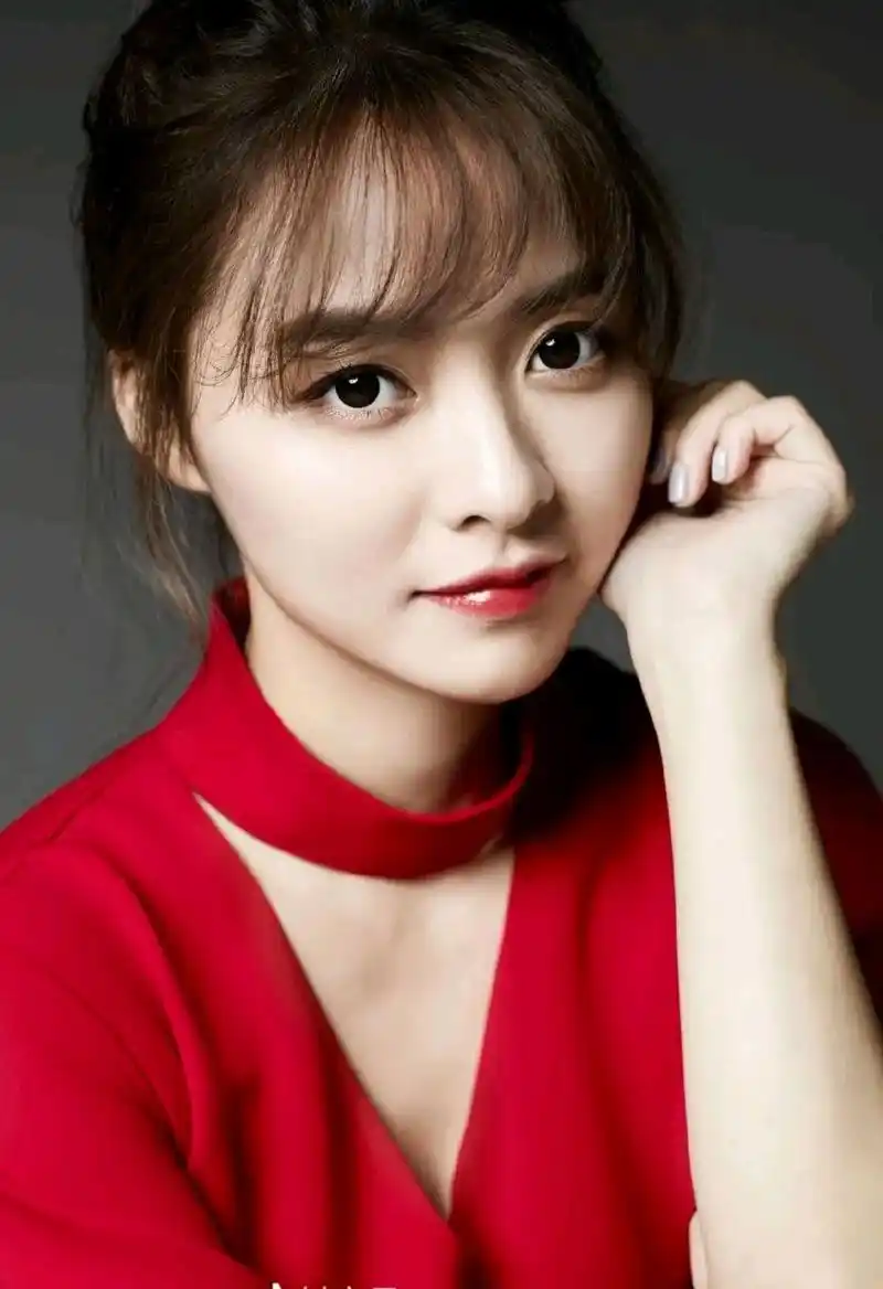 余心恬,1990年12月20日出生,浙江杭州人,中国内地影视女演员  余心恬