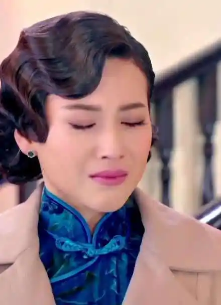 宁丹琳惊艳全场,全场颜值最高的女人 #我的爱情撞上了战争65余霞