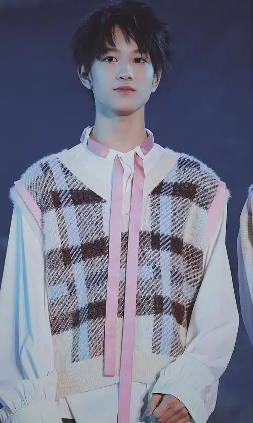 敖子逸五年练习生的"音痴",以歌手身份出道拿奖不断,凭什么?