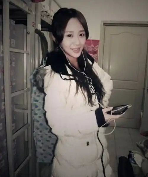 郑爽,杨紫,关晓彤,热巴大学宿舍里照片曝光,没想到会是这样?_网易订阅