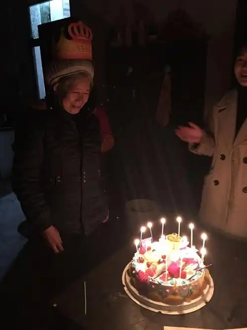 过年期间给奶奶过生日!