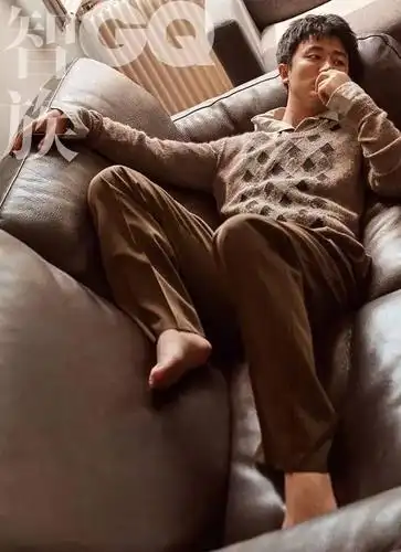 黄轩这小胖脚,也只有赵丽颖能和他媲美了