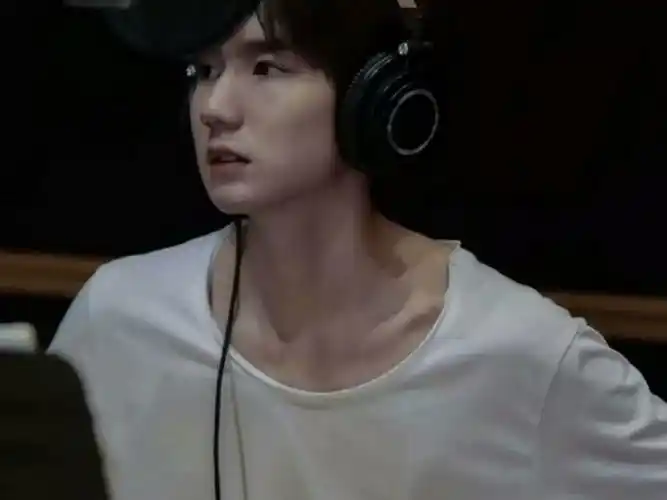 有种锁骨精叫王源别人的锁骨能放硬币而他的却能养鱼