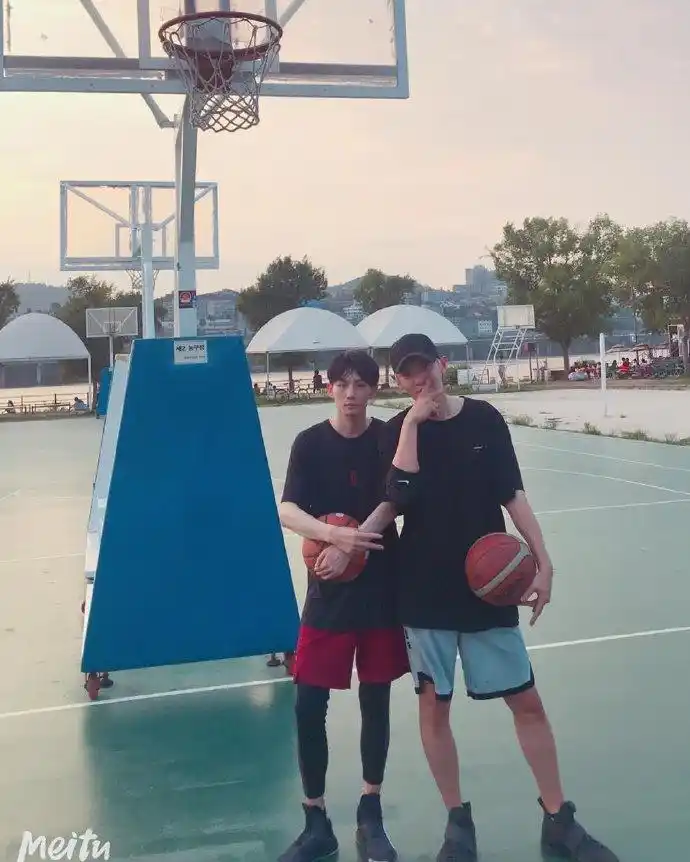 今日份的心动来袭!是帅气的篮球少年啊