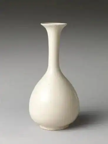 北宋定窑玉壶春瓶 高24.4厘米
