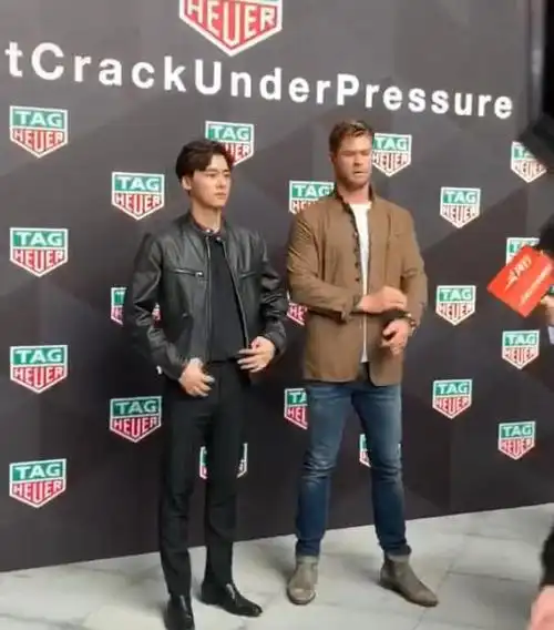 李易峰和雷神同框本以为会被秒杀,看到腿长,网友:这不科学!