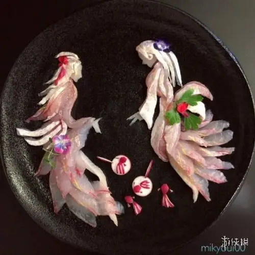 生鱼片摆盘造型艺术 厨艺爱好者在家创作令人叹为观止