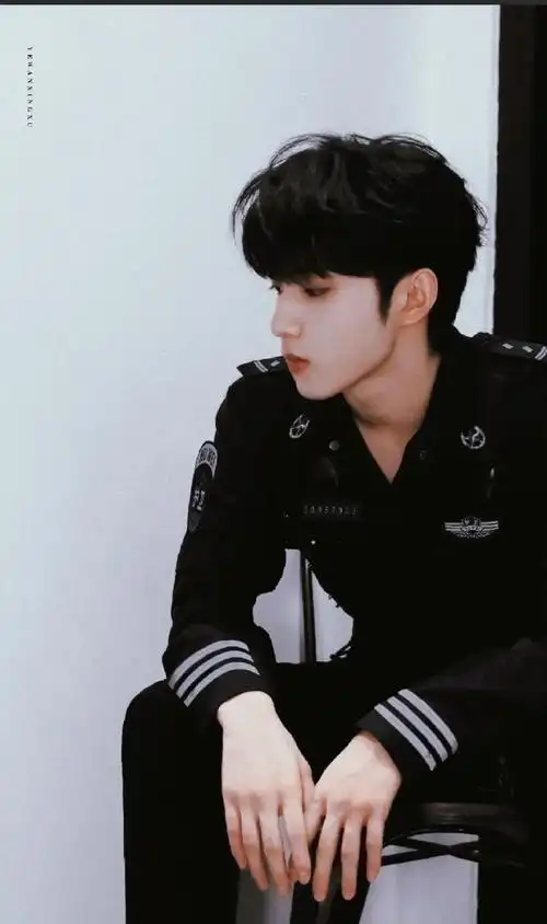 刘耀文绝美侧颜