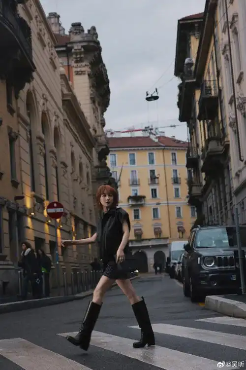 吴昕金色短发##吴昕晒米兰街拍